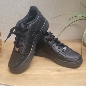 NWOT Nike Black Leather Low-Top Air Force 1 Sneakers